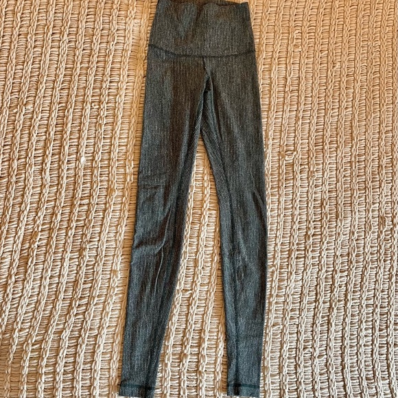 Lululemon Leggings Size 2 - Picture 1 of 3